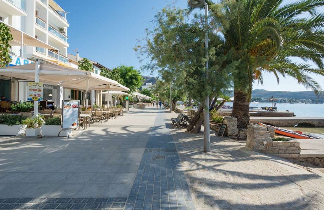 Townhouse in Puerto Pollensa with covered private parking space for sale.